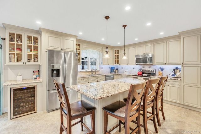 21 Terrell Lane, Hicksville, NY 11801