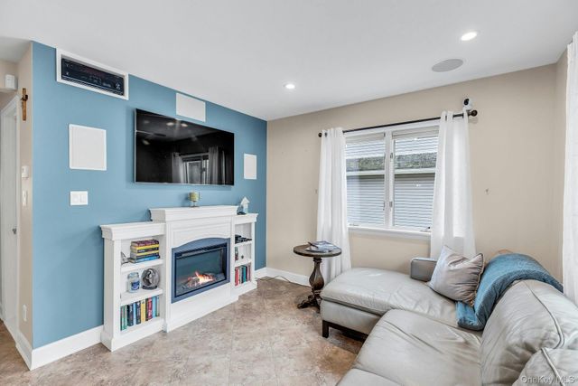 21 Terrell Lane, Hicksville, NY 11801