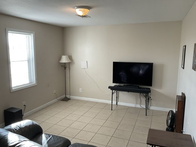 811 17th Ave, E, Springfield, TN 37172