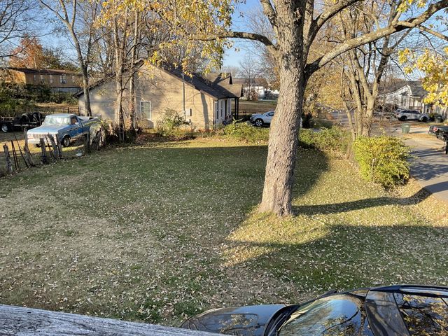 811 17th Ave, E, Springfield, TN 37172