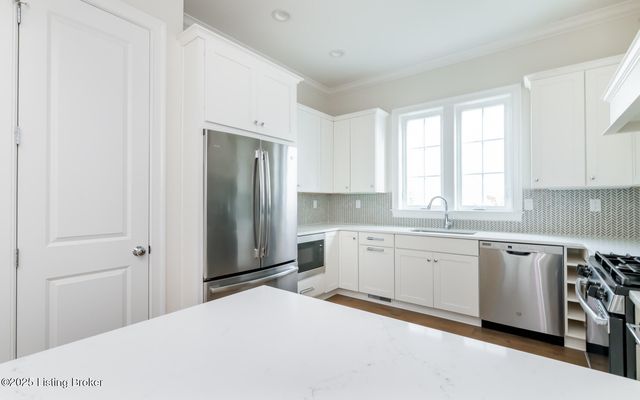 6408 St. Bernadette Ave, Prospect, KY 40059