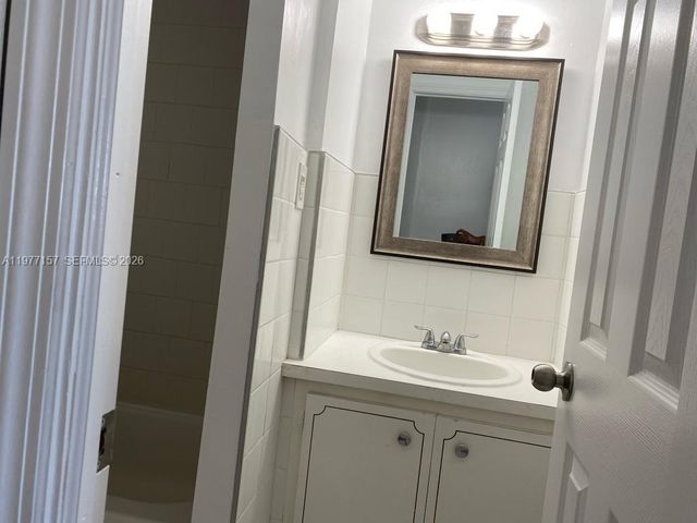 6580 W Flagler St 304, Miami, FL 33144