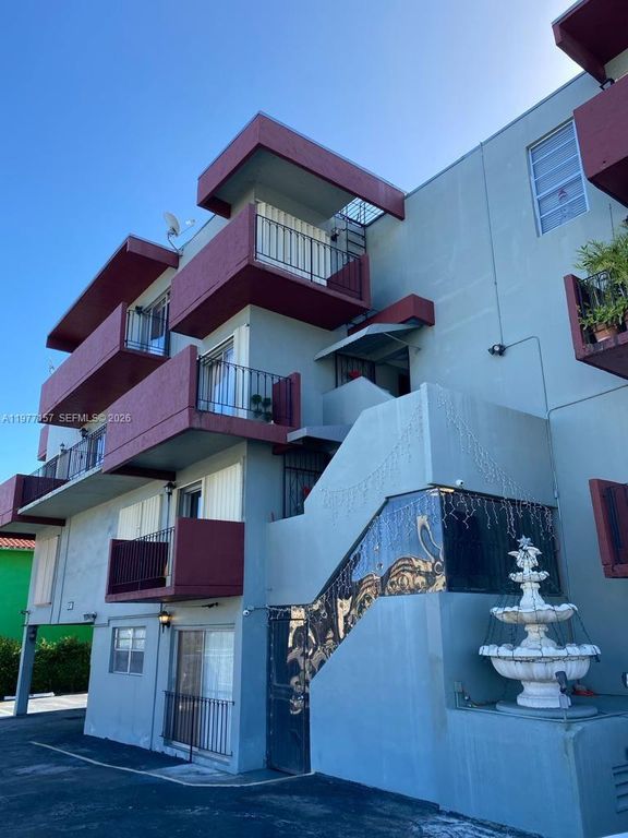 6580 W Flagler St 304, Miami, FL 33144