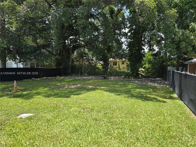 1293 NE 110th St B, Miami, FL 33161