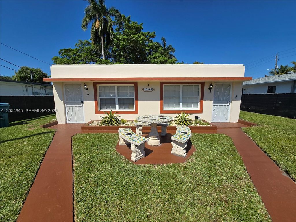 1293 NE 110th St B, Miami, FL 33161