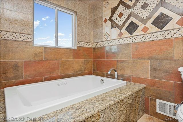 38327 Sleigh Drive, Sterling Heights, MI 48310