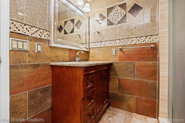 38327 Sleigh Drive, Sterling Heights, MI 48310