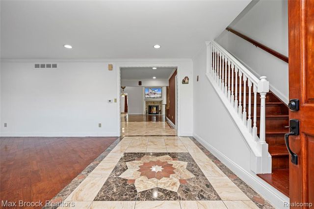 38327 Sleigh Drive, Sterling Heights, MI 48310