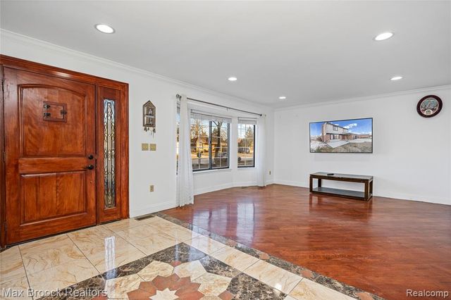 38327 Sleigh Drive, Sterling Heights, MI 48310