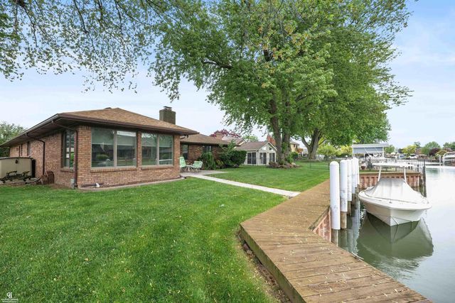 41397 Clairpointe St Street, Harrison Twp, MI 48045