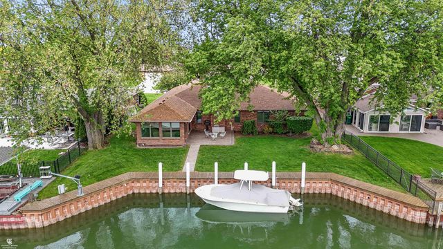 41397 Clairpointe St Street, Harrison Twp, MI 48045