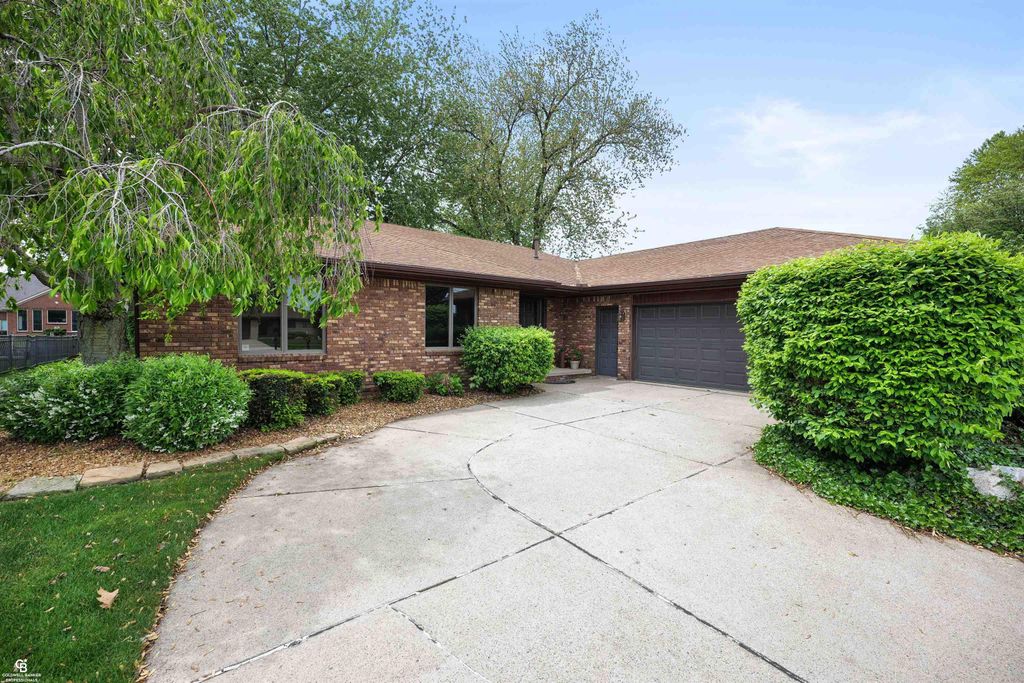 41397 Clairpointe St Street, Harrison Twp, MI 48045