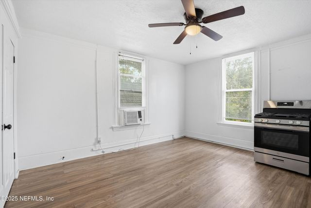 135 E 17TH Street, Jacksonville, FL 32206