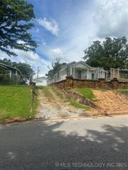 518 N Franklin Avenue, Sand Springs, OK 74063