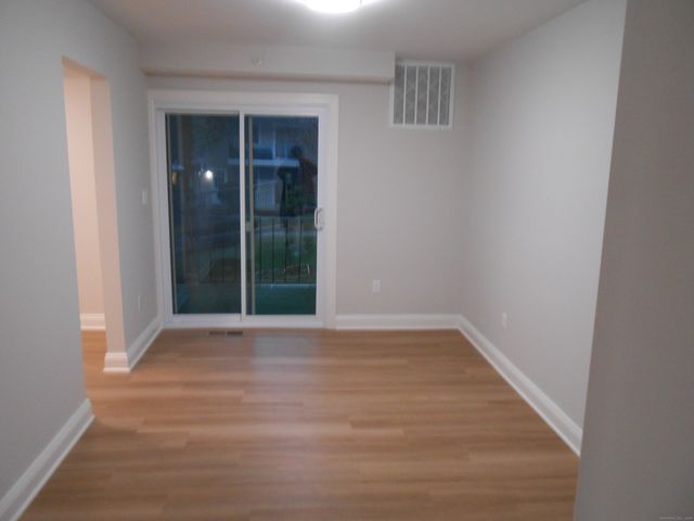 50 Greenhouse Road 42B, Bridgeport, CT 06606