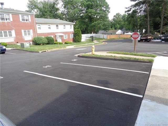 50 Greenhouse Road 42B, Bridgeport, CT 06606