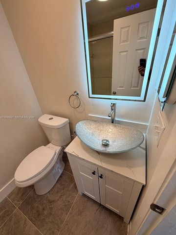 2067 SW 15th St 230, Deerfield Beach, FL 33442