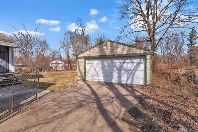19050 Melrose Avenue, Southfield, MI 48075