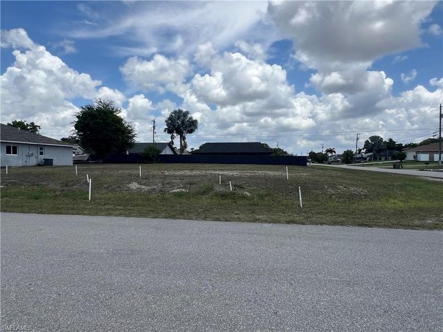 19 NE 9th PL, Cape Coral, FL 33909