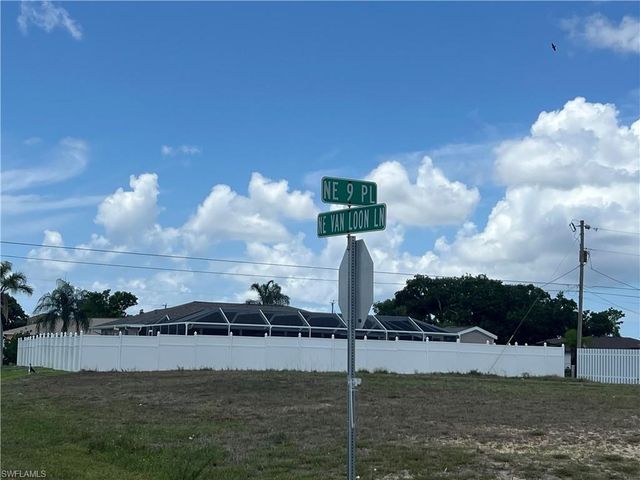 19 NE 9th PL, Cape Coral, FL 33909