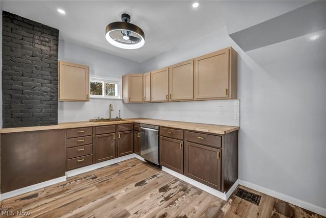 3064 W 16th Street, Cleveland, OH 44113