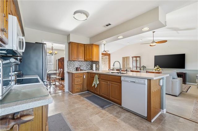 1302 Copper Stone CIR, Chesapeake, VA 23320