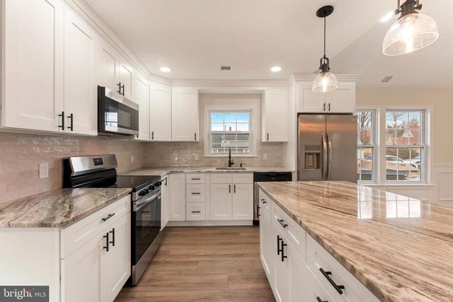 122 IVY HILL RD, Levittown, PA 19057