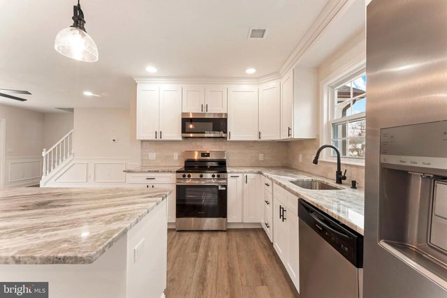 122 IVY HILL RD, Levittown, PA 19057