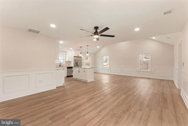 122 IVY HILL RD, Levittown, PA 19057