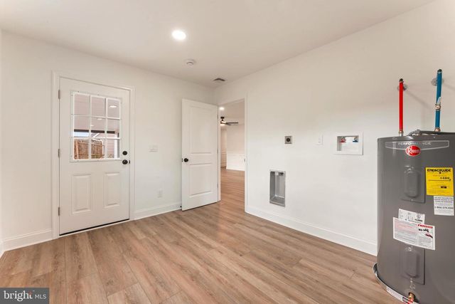 122 IVY HILL RD, Levittown, PA 19057