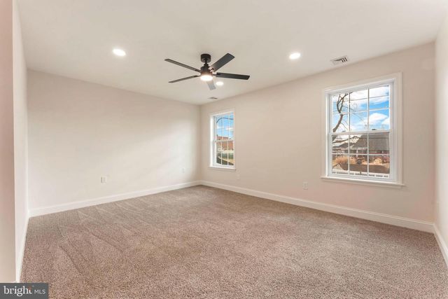 122 IVY HILL RD, Levittown, PA 19057