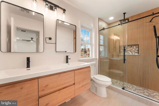 122 IVY HILL RD, Levittown, PA 19057