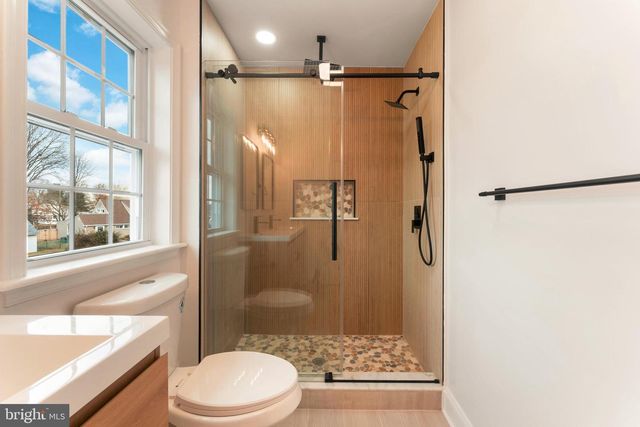 122 IVY HILL RD, Levittown, PA 19057