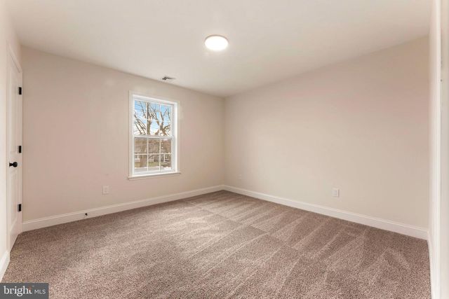 122 IVY HILL RD, Levittown, PA 19057