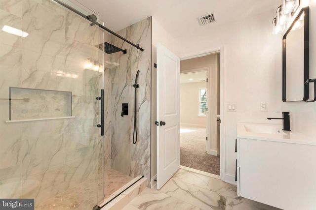 122 IVY HILL RD, Levittown, PA 19057