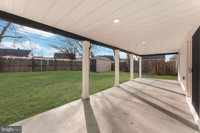 122 IVY HILL RD, Levittown, PA 19057