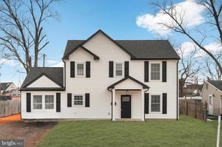 122 IVY HILL RD, Levittown, PA 19057