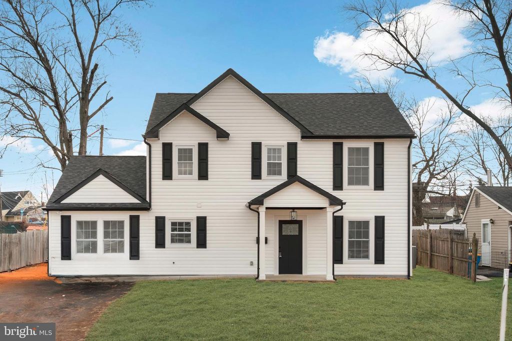 122 IVY HILL RD, Levittown, PA 19057