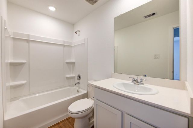 9910 Oakheath Bluff Drive, Baytown, TX 77521