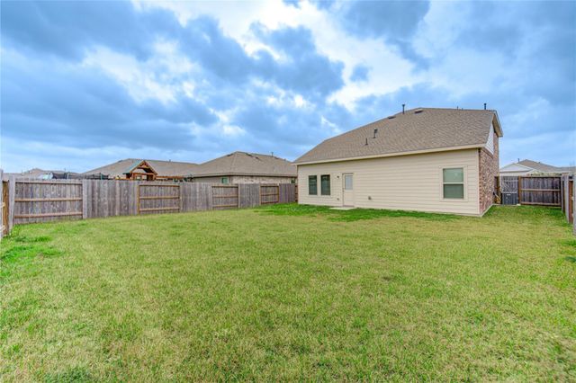 9910 Oakheath Bluff Drive, Baytown, TX 77521
