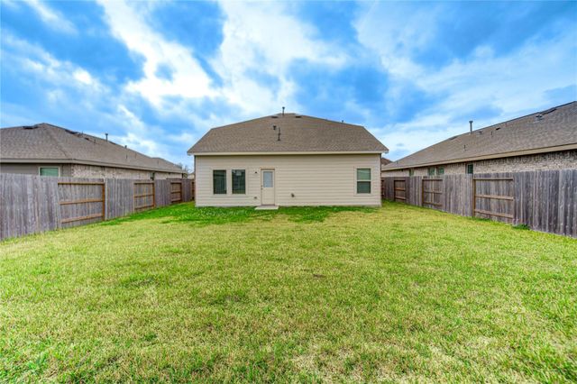 9910 Oakheath Bluff Drive, Baytown, TX 77521