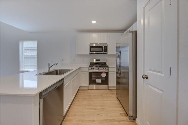 9910 Oakheath Bluff Drive, Baytown, TX 77521