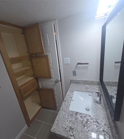 2350 Bering Drive, Houston, TX 77057