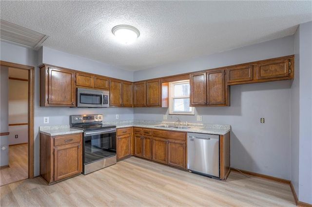 2218 LIBERTY LANDING Road, Liberty, MO 64068