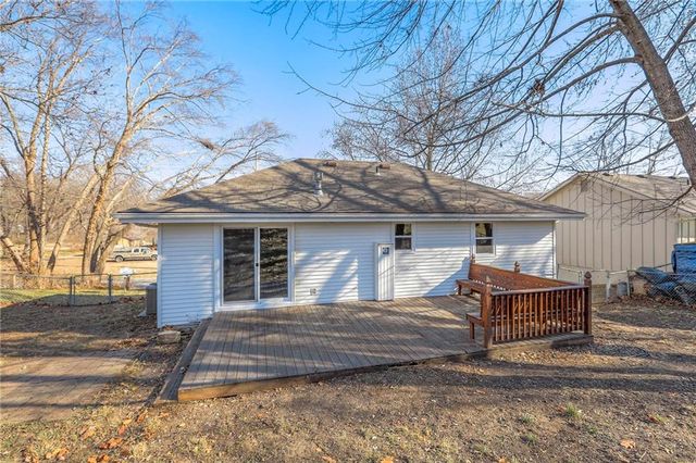2218 LIBERTY LANDING Road, Liberty, MO 64068