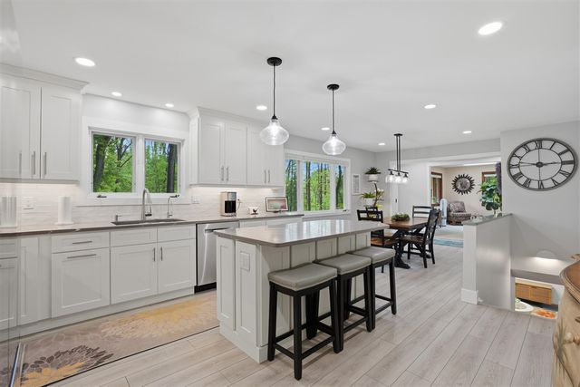 1201 Old Plank Road, Milford, MI 48381