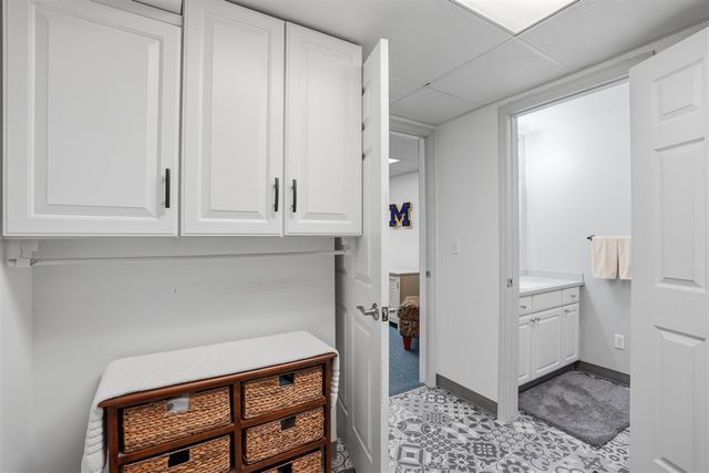 1201 Old Plank Road, Milford, MI 48381