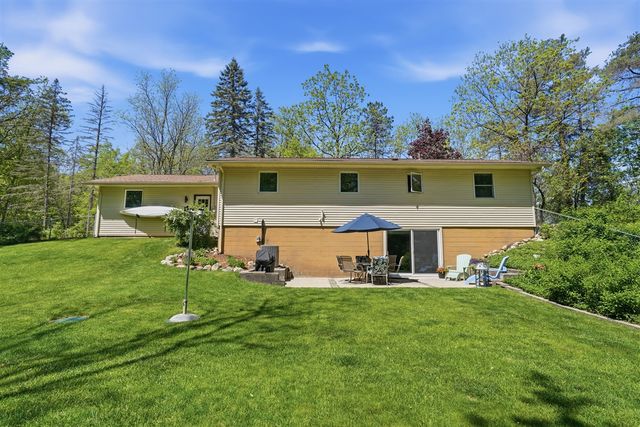 1201 Old Plank Road, Milford, MI 48381