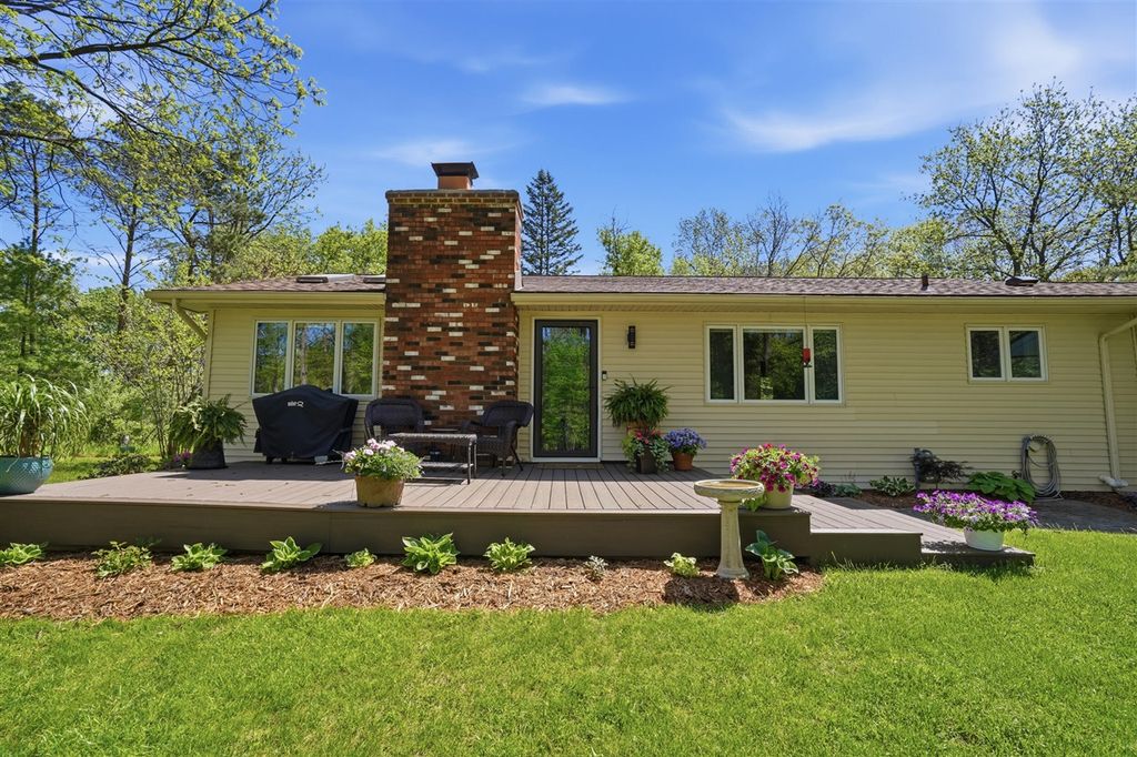 1201 Old Plank Road, Milford, MI 48381
