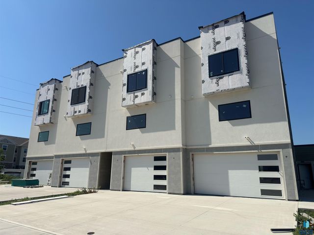 5000 E 54th St Street, Sioux Falls, SD 57110